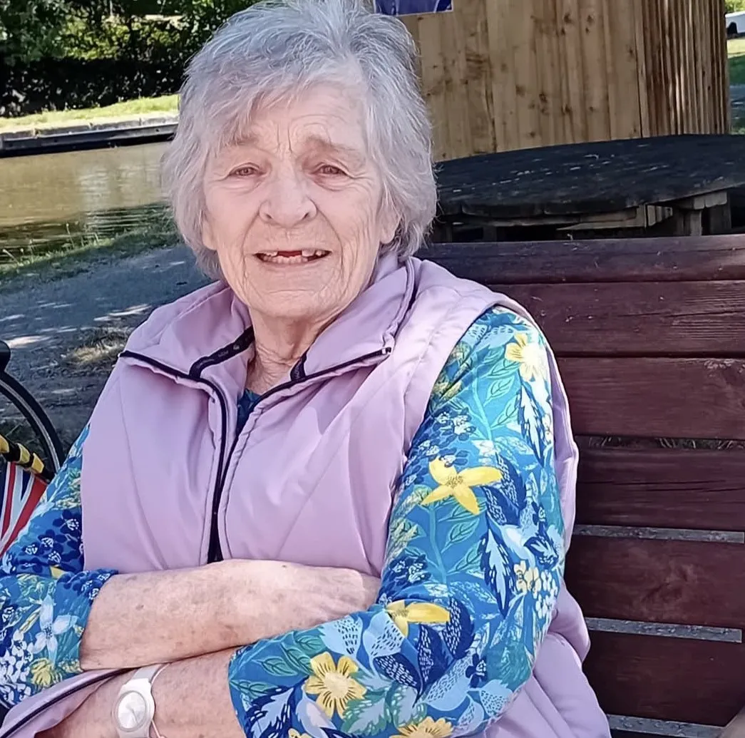 Residents Enjoy a Wonderful Morning at Hatton Locks