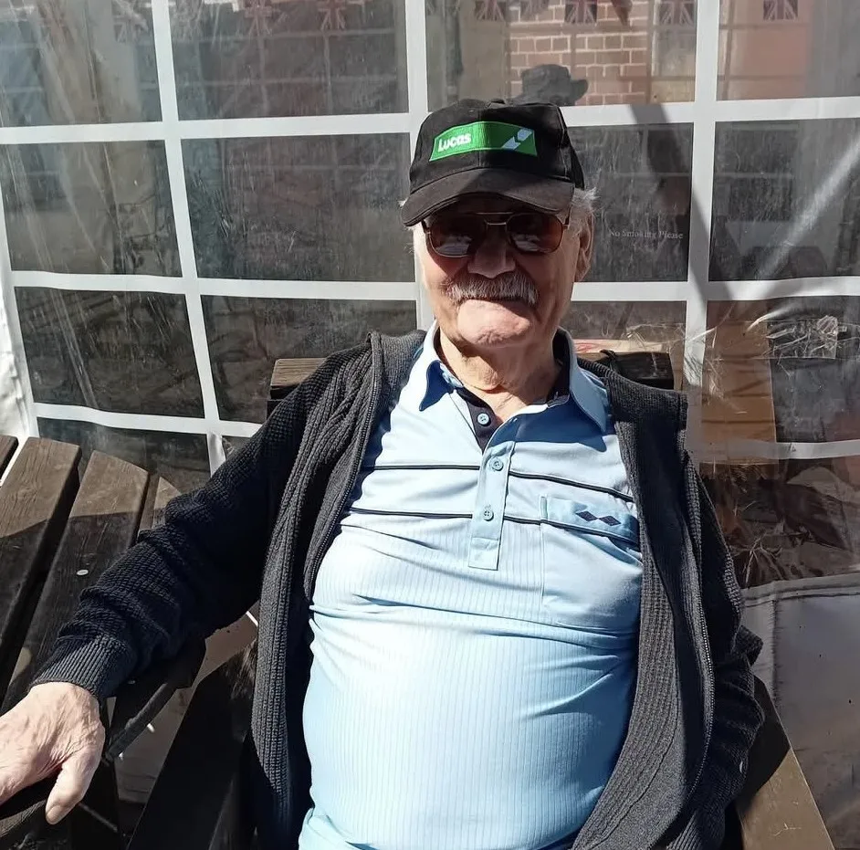 Residents Enjoy a Wonderful Morning at Hatton Locks