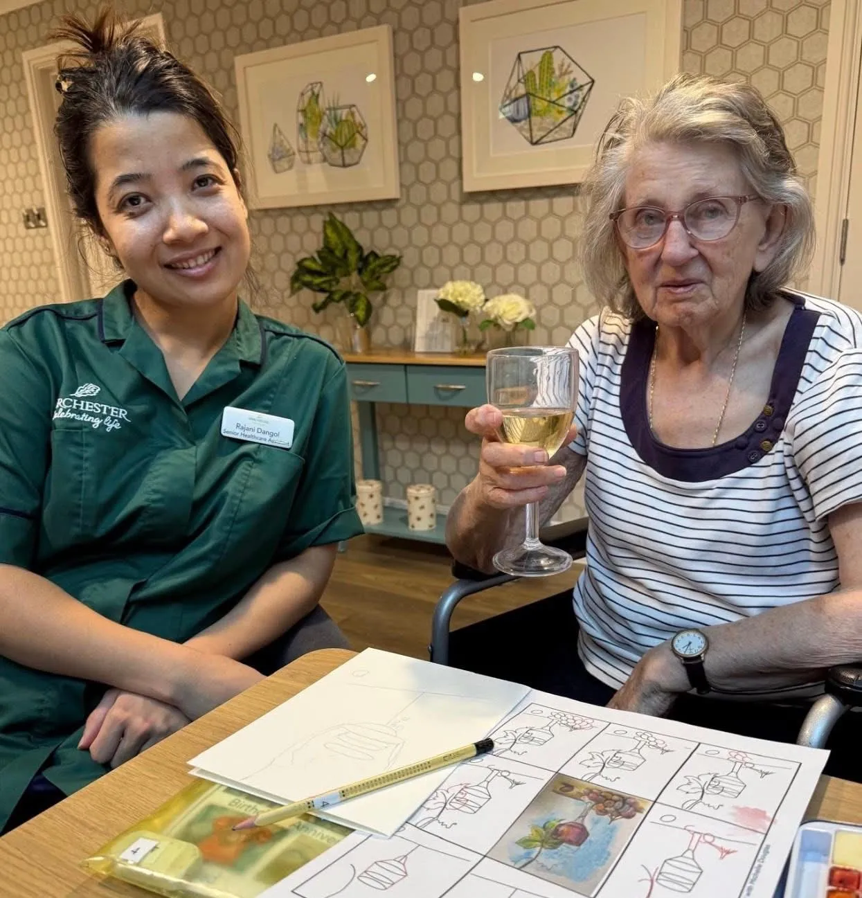 A Creative Afternoon: Residents Enjoy ‘Sip and Paint’ with Michelle