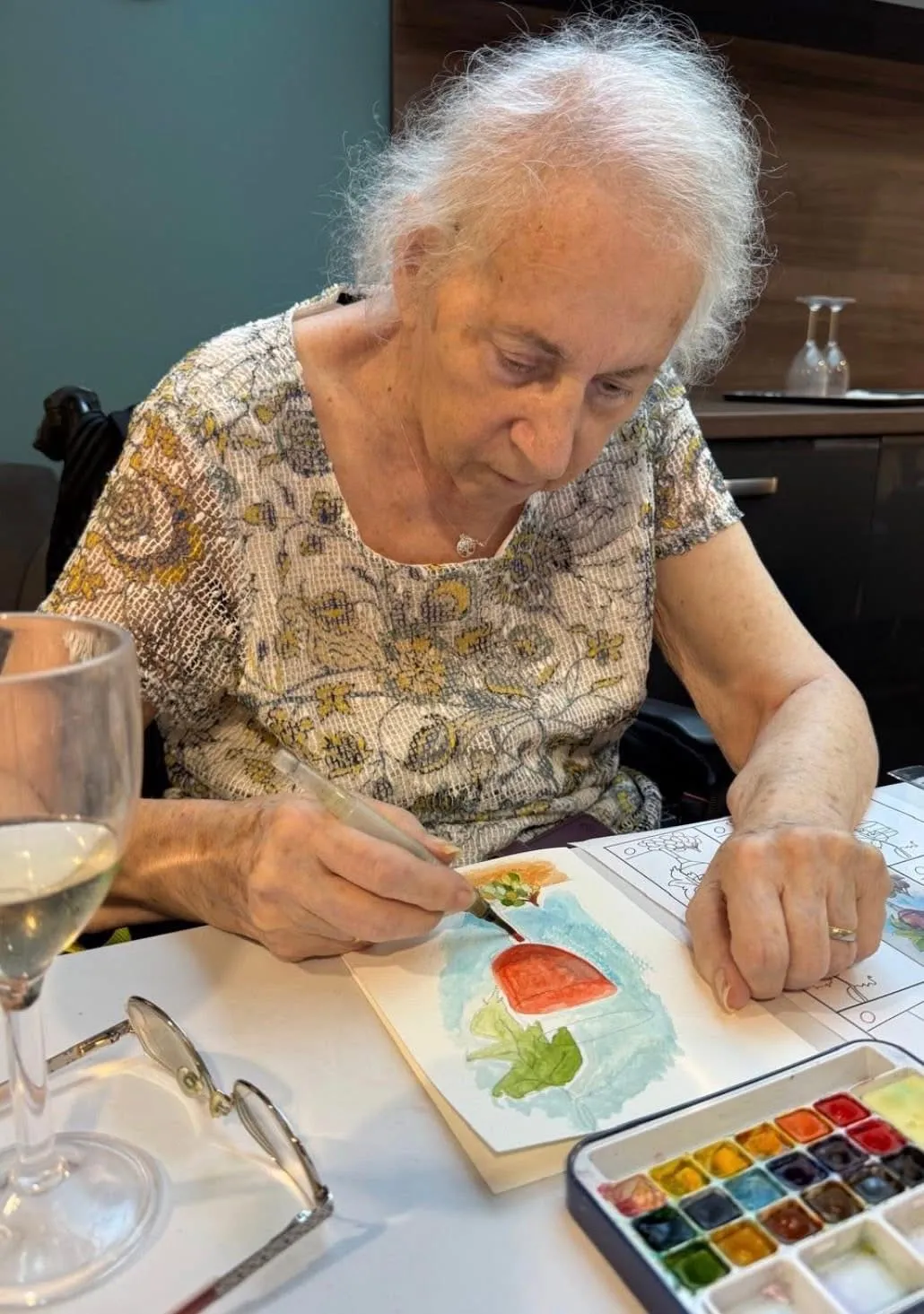 A Creative Afternoon: Residents Enjoy ‘Sip and Paint’ with Michelle