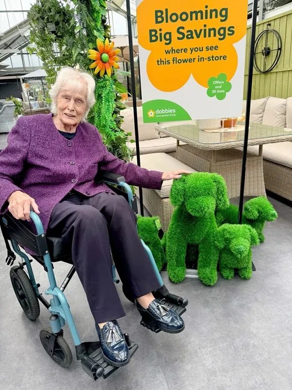 Queens manor goes to Dobbies garden centre for lunch