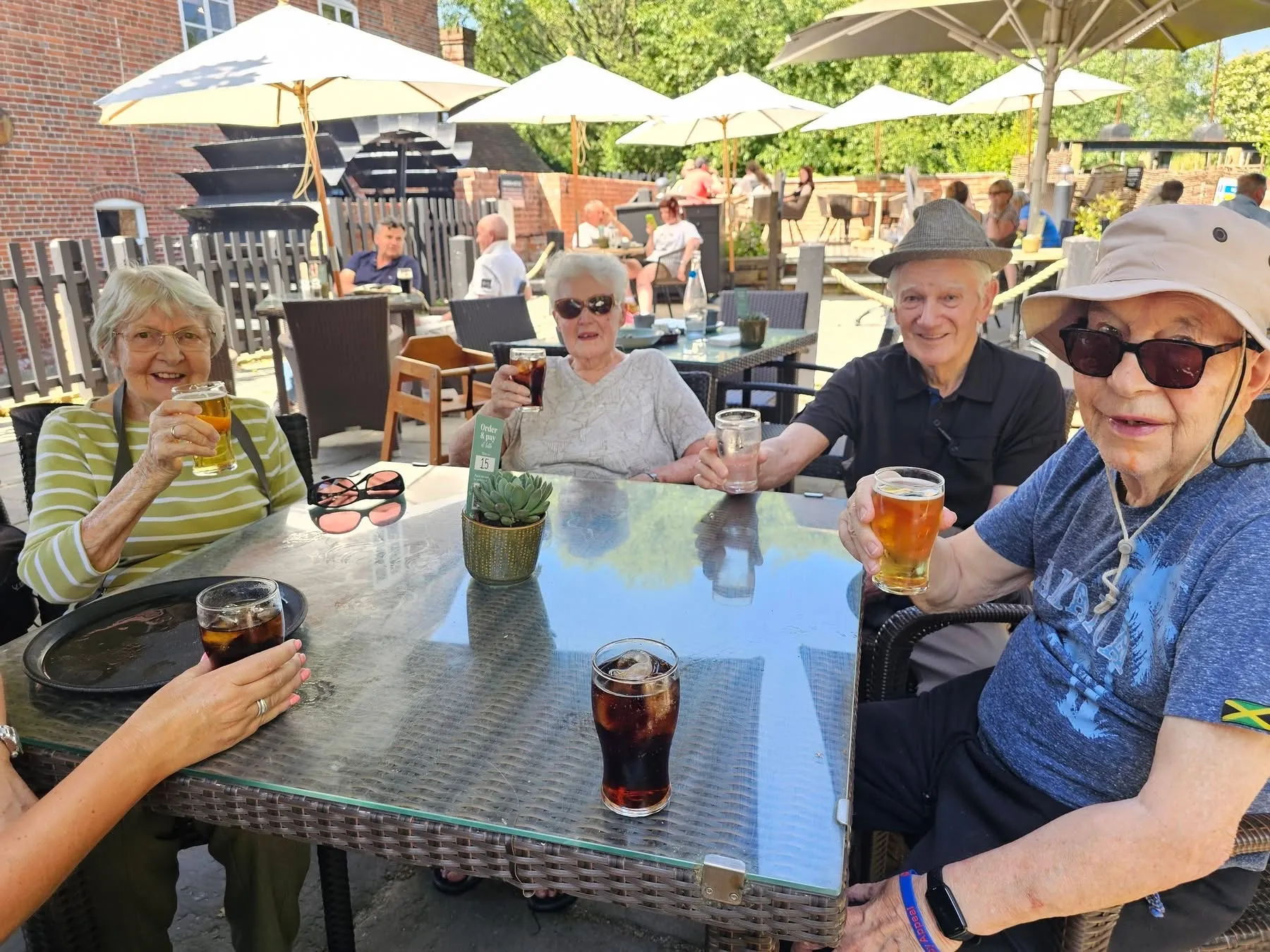 Summer afternoons at the pub 