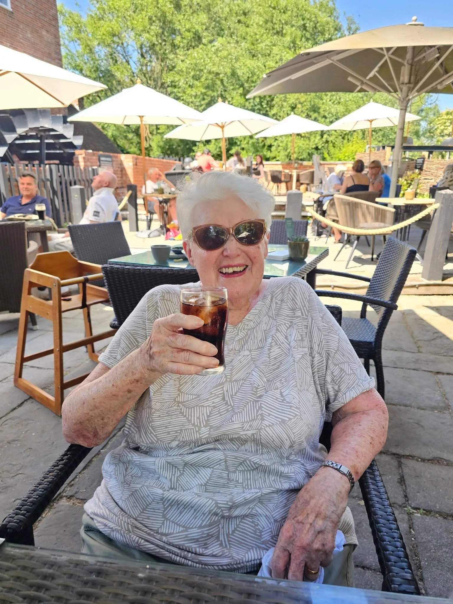 Summer afternoons at the pub 