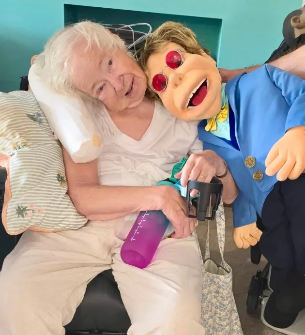 Amazing puppeteer Tony and his joyful characters 