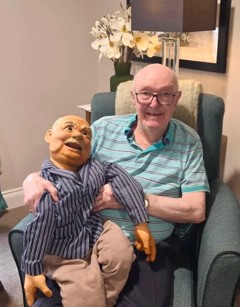Amazing puppeteer Tony and his joyful characters 