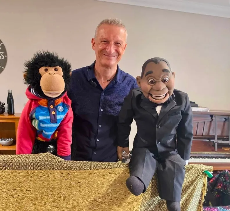 Amazing puppeteer Tony and his joyful characters 