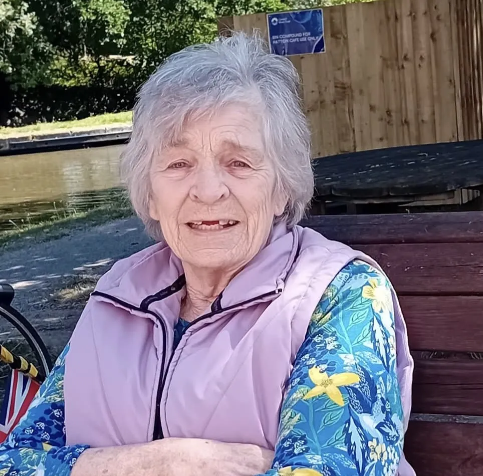 Residents Enjoy a Wonderful Morning at Hatton Locks