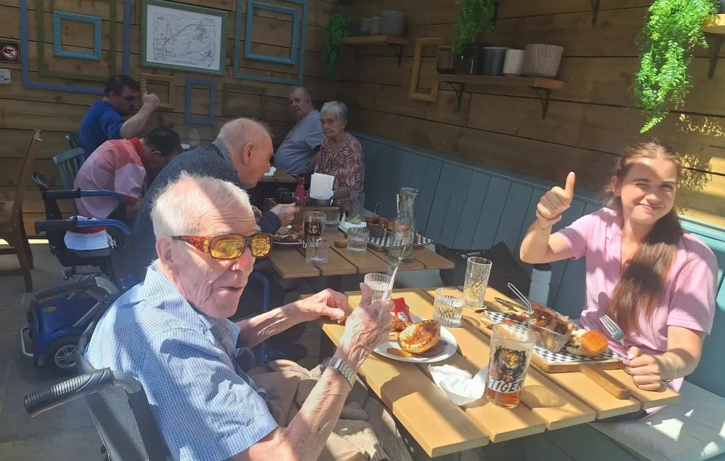 Pub Grub, Sunshine, and Fantastic Company!