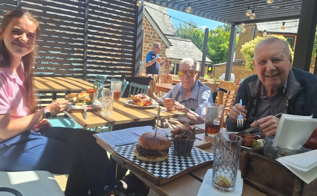 Pub Grub, Sunshine, and Fantastic Company!