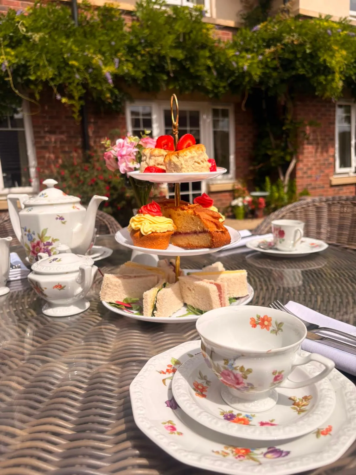 Sun, smiles, and stunning treats! 