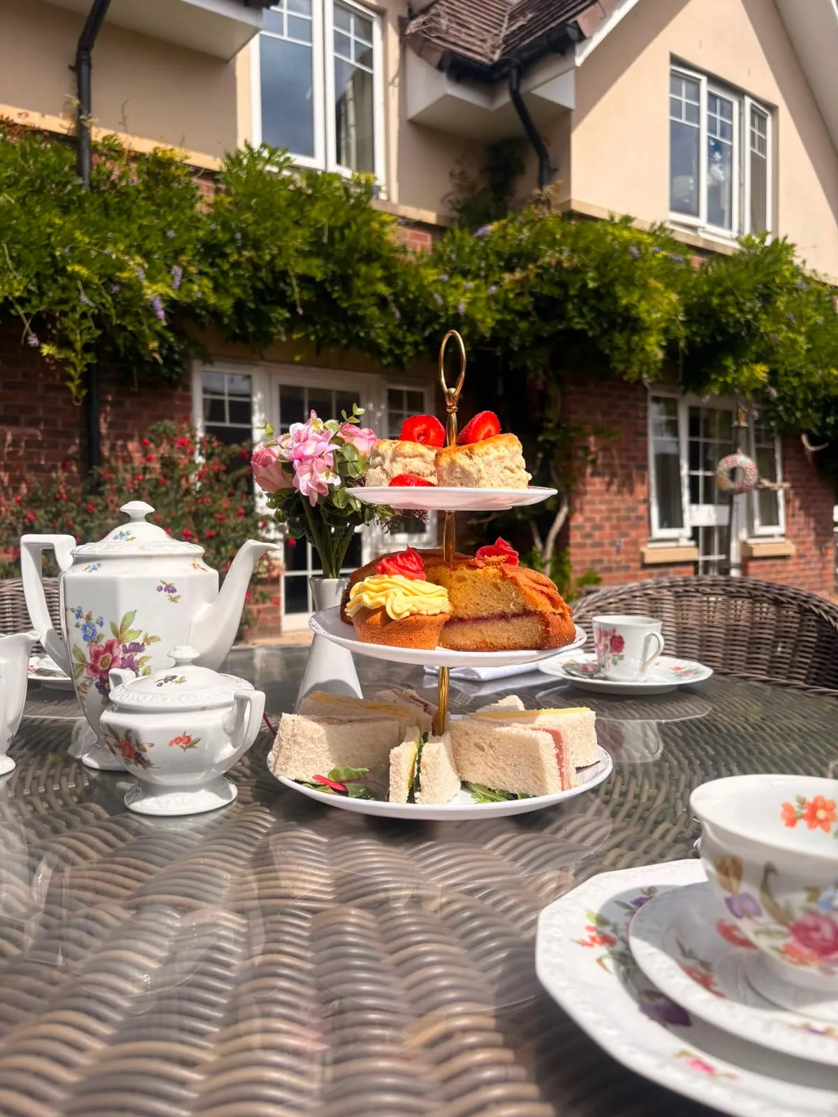 Sun, smiles, and stunning treats! 