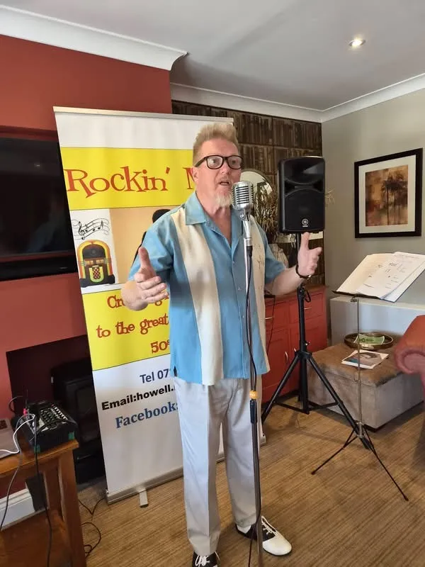 Residents enjoy live music