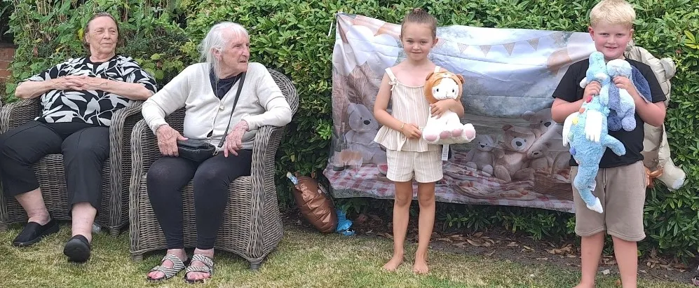 Intergenerational teddy bears picnic