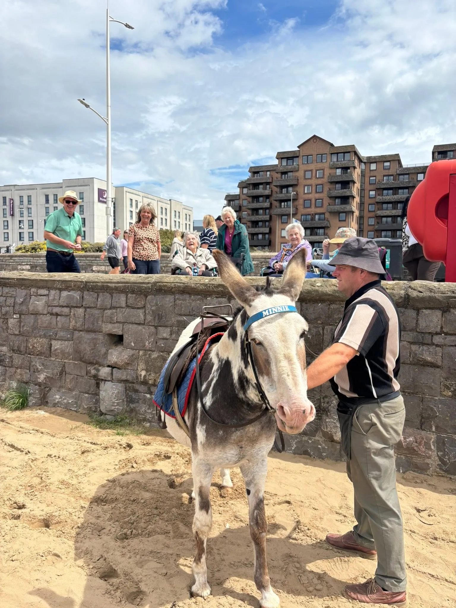 Oh we do like to be beside the seaside 