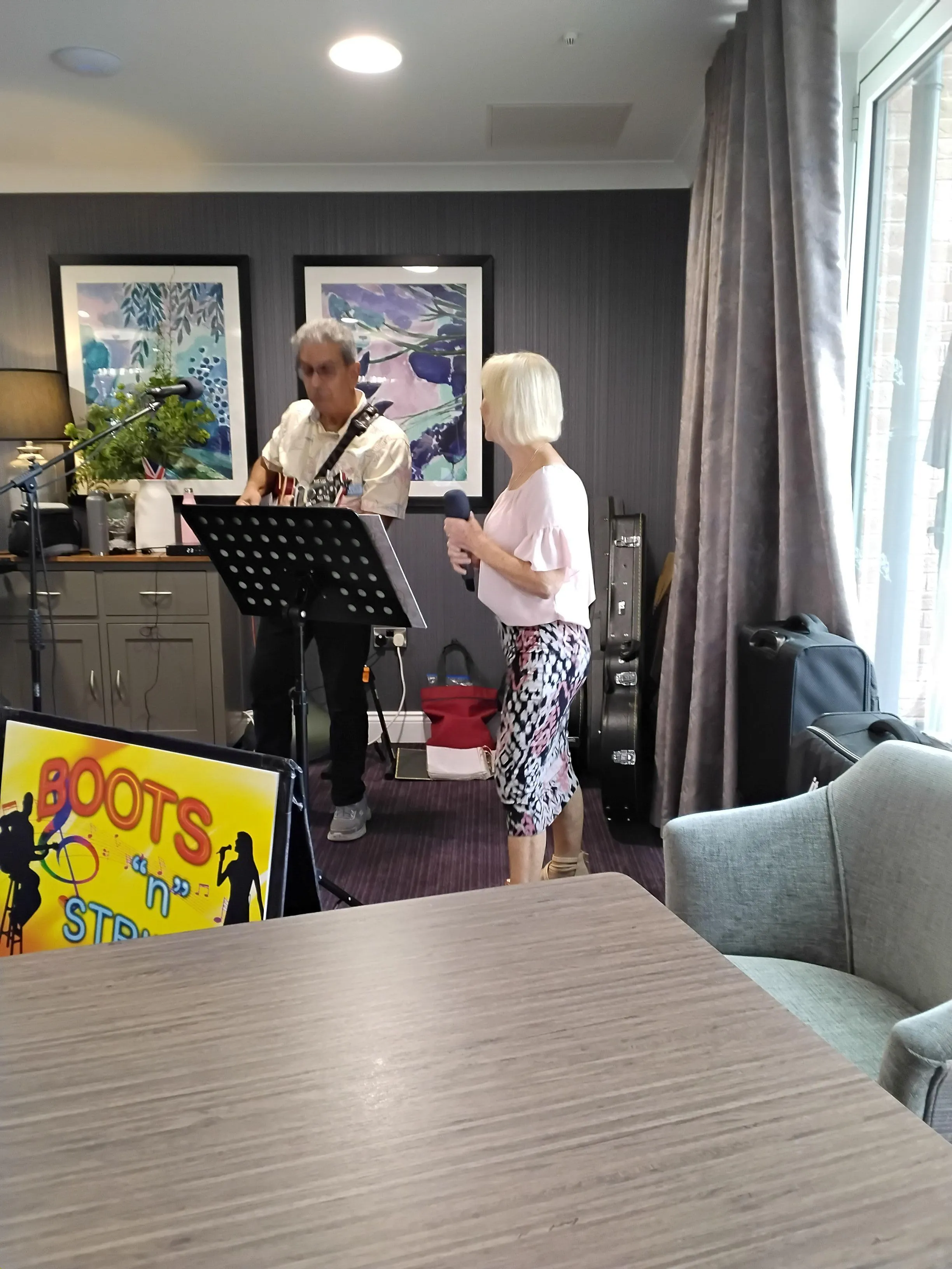 Boots 'n' Strings play for the Residents