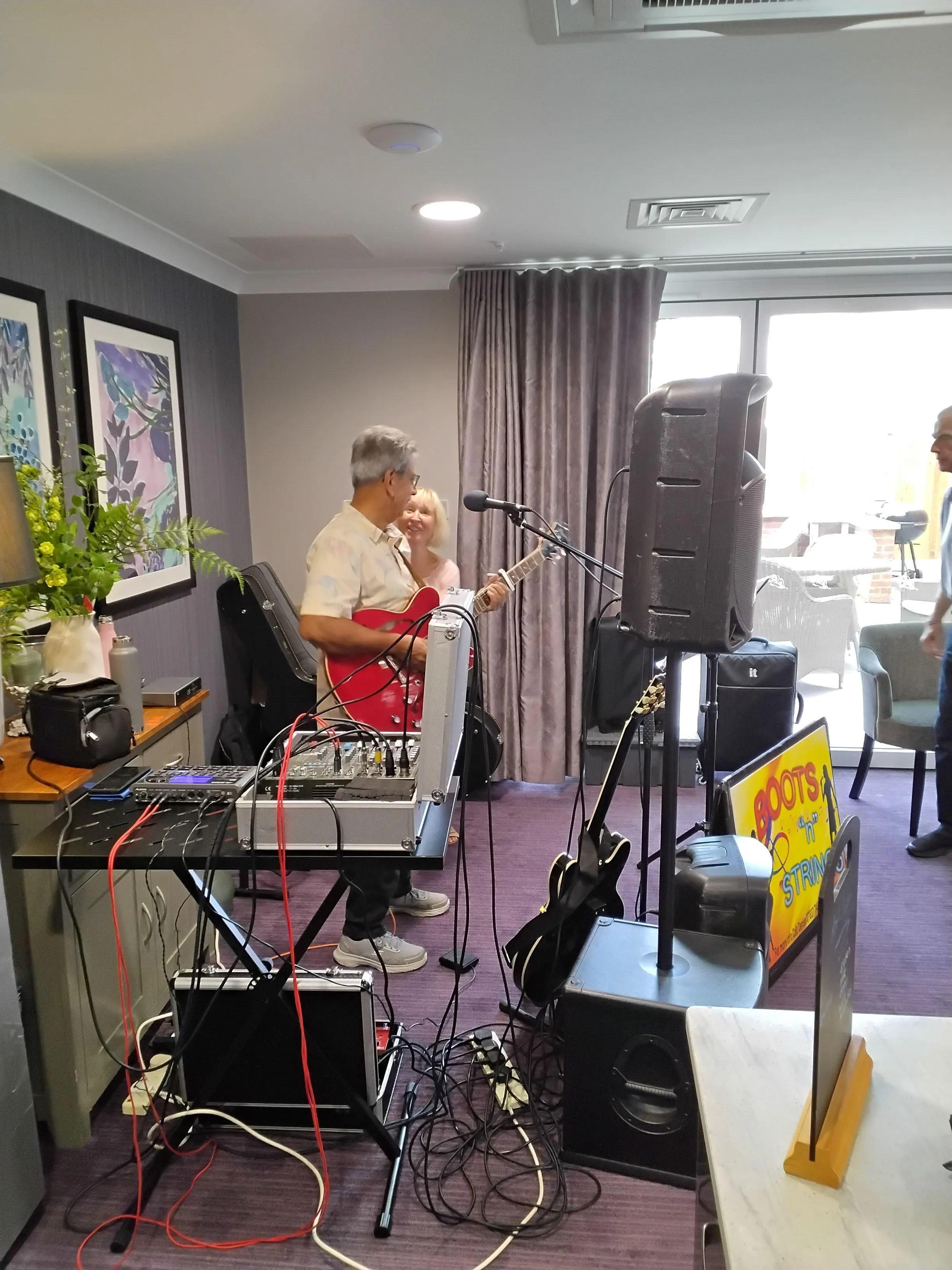 Boots 'n' Strings play for the Residents