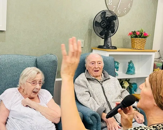 Friday Live Entertainment & A Warm Welcome 