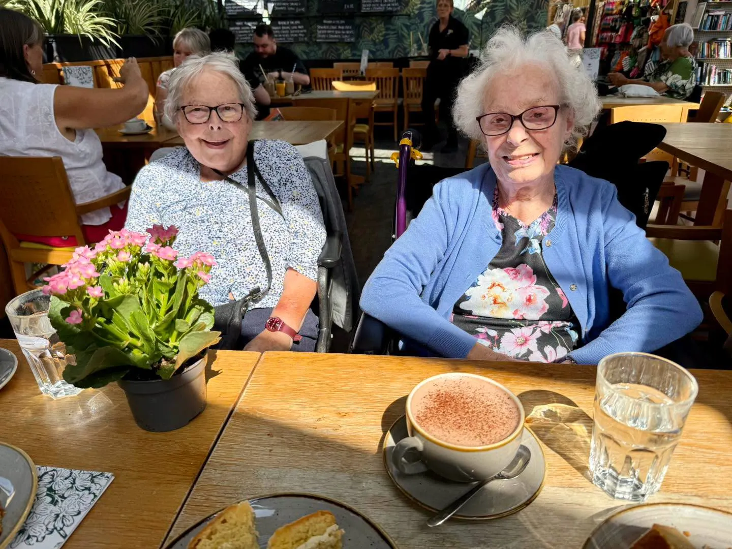 Sunshine, Shopping & Sweet Treats!