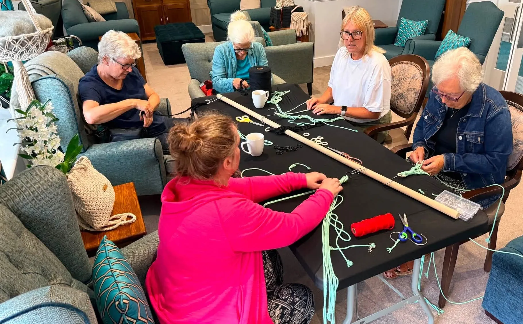 Community Ties Strengthened through a Macramé Workshop